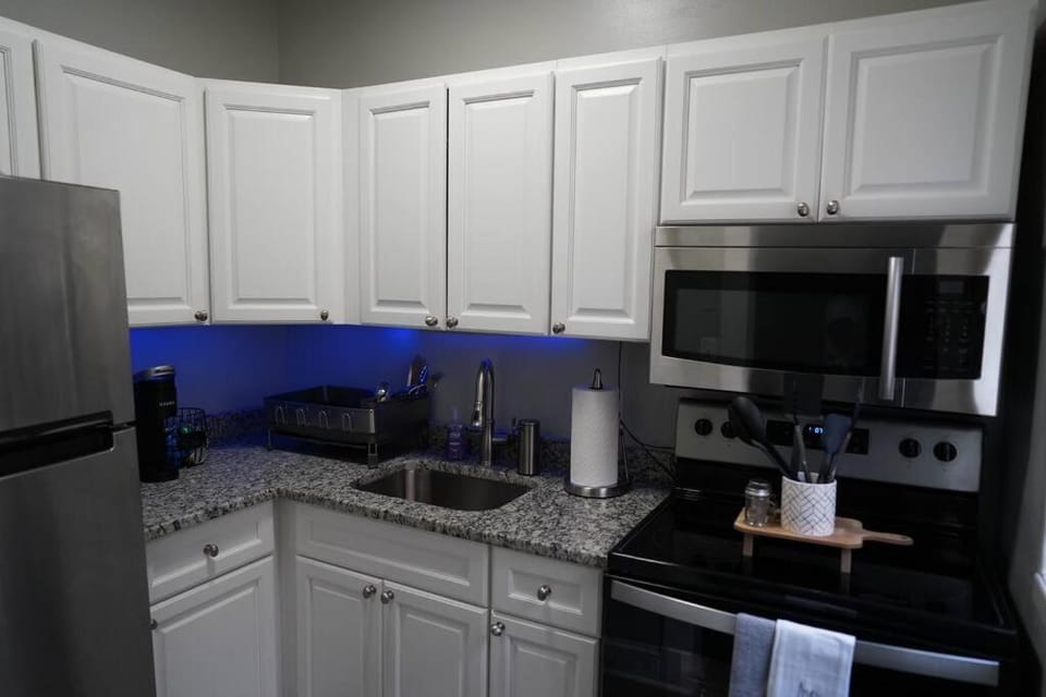 Kitchen or kitchenette, minibar, pet friendly, stove