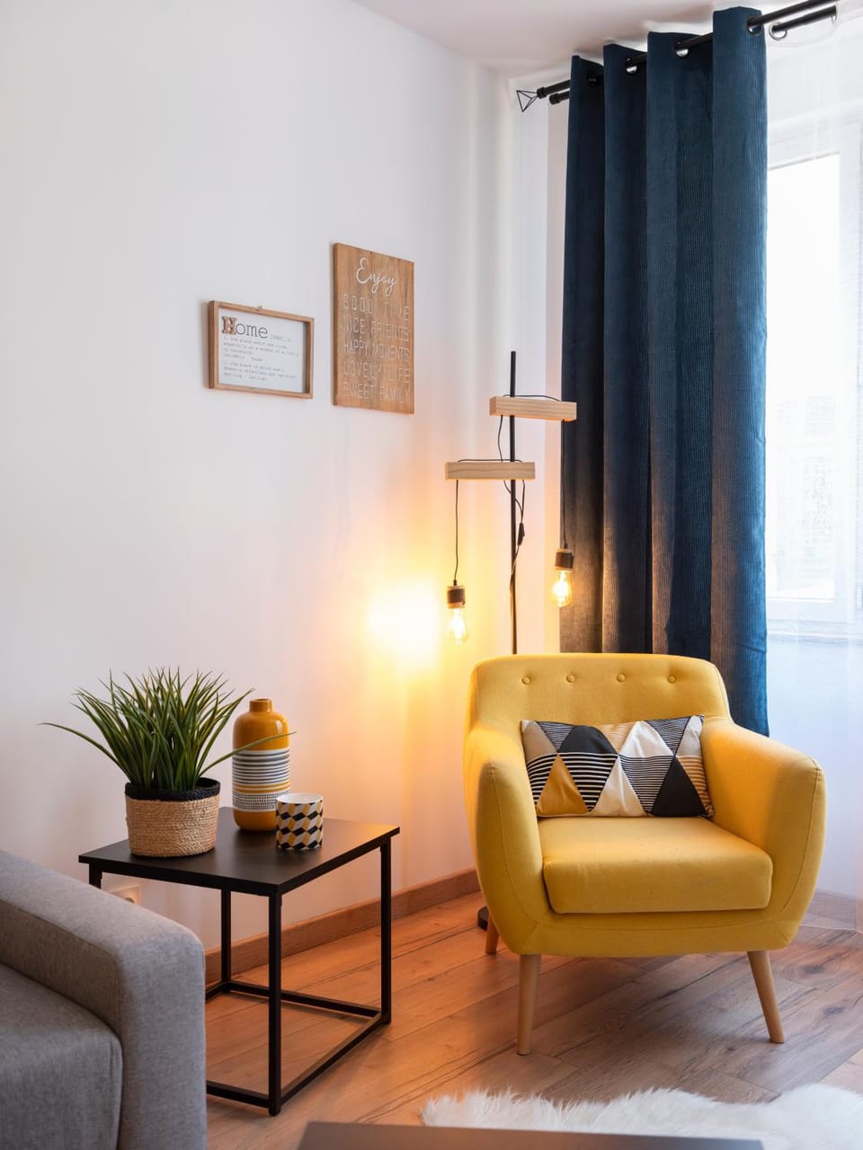 Living room, Seating area