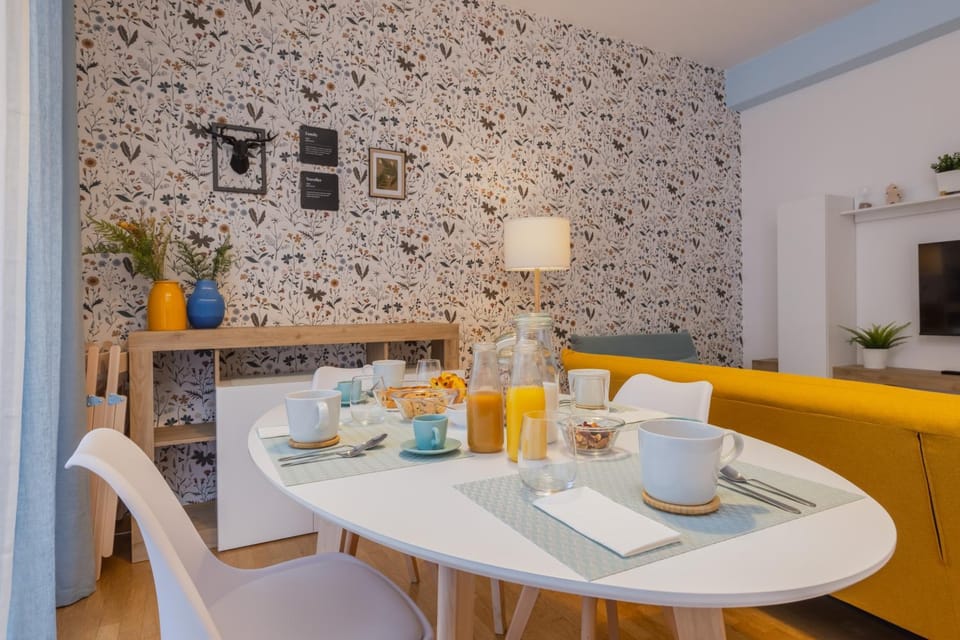 Living room, Seating area, Dining area