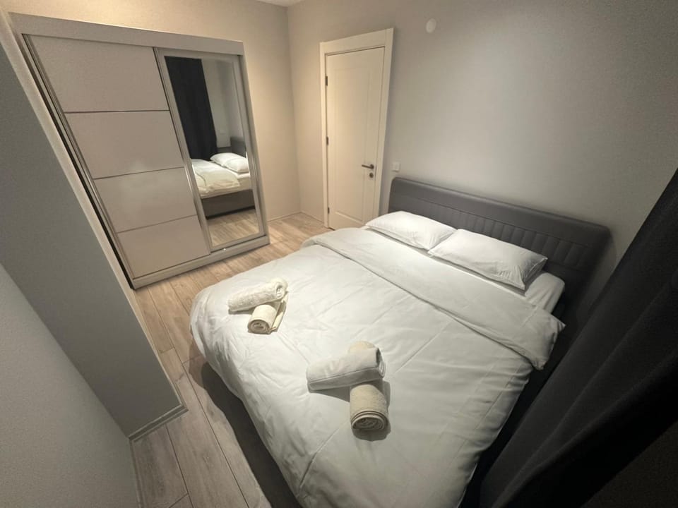 Bed, Photo of the whole room, Bedroom, towels, wardrobe