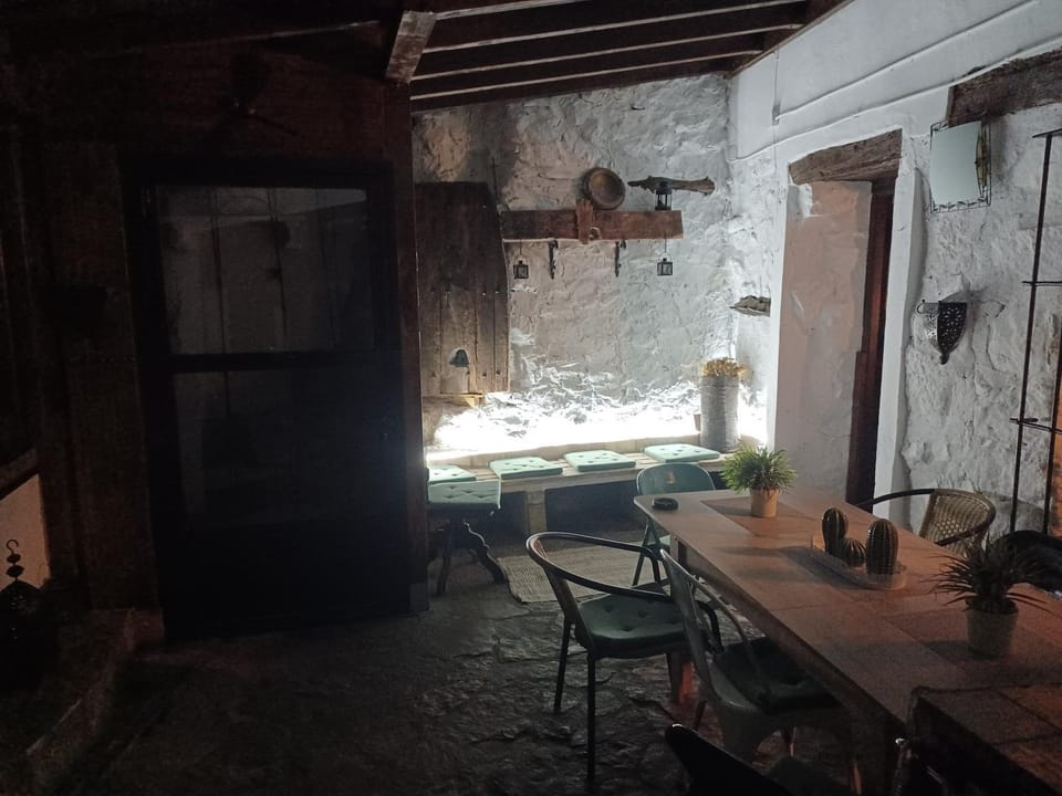 BBQ facilities, Seating area