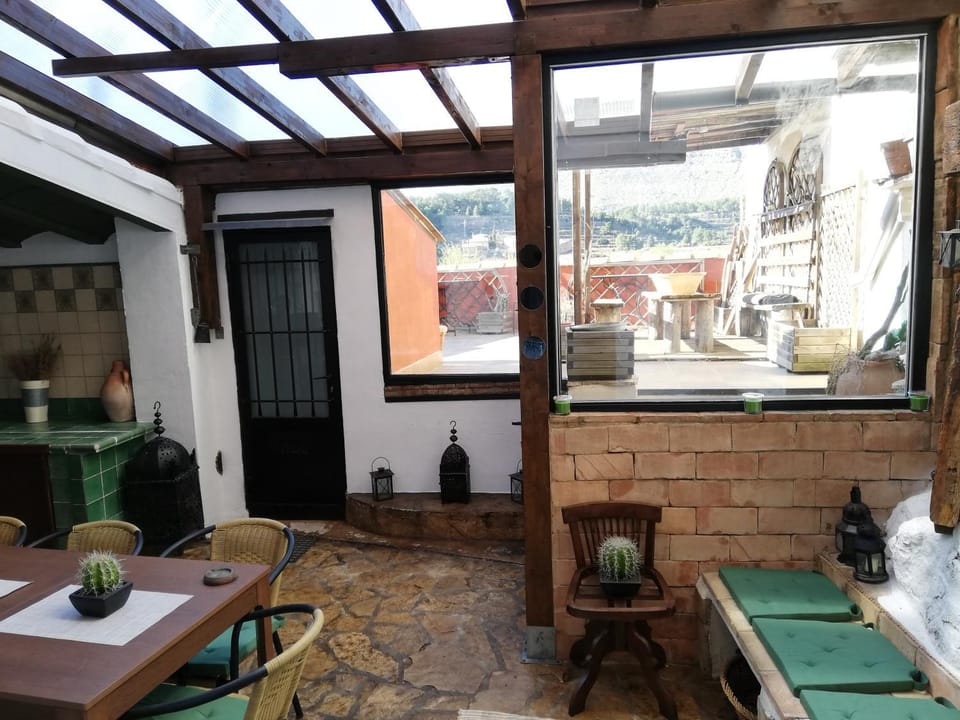 BBQ facilities, Balcony/Terrace, Seating area