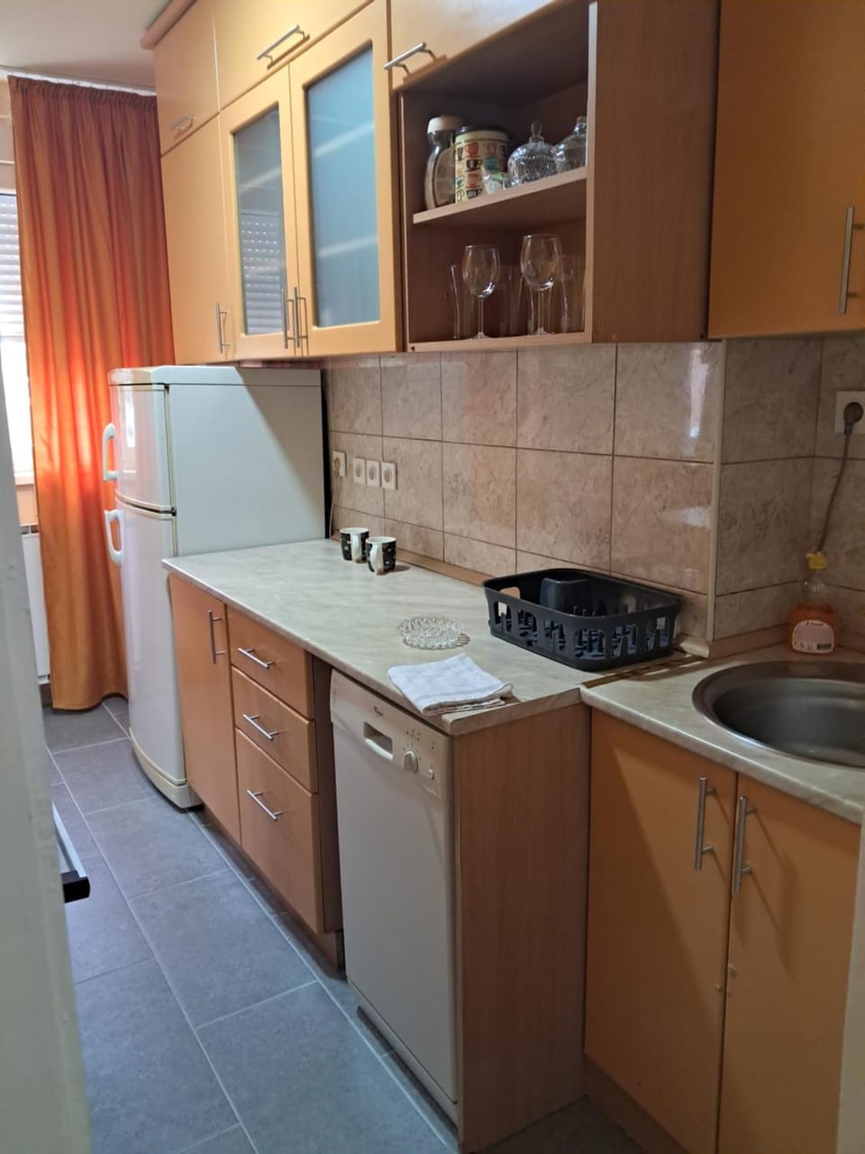 Kitchen or kitchenette, dishwasher