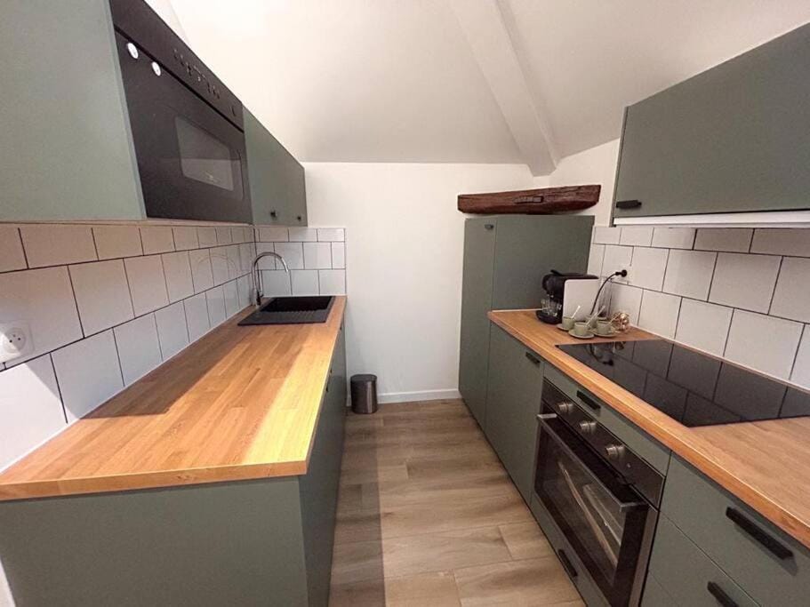 Kitchen or kitchenette, oven, stove