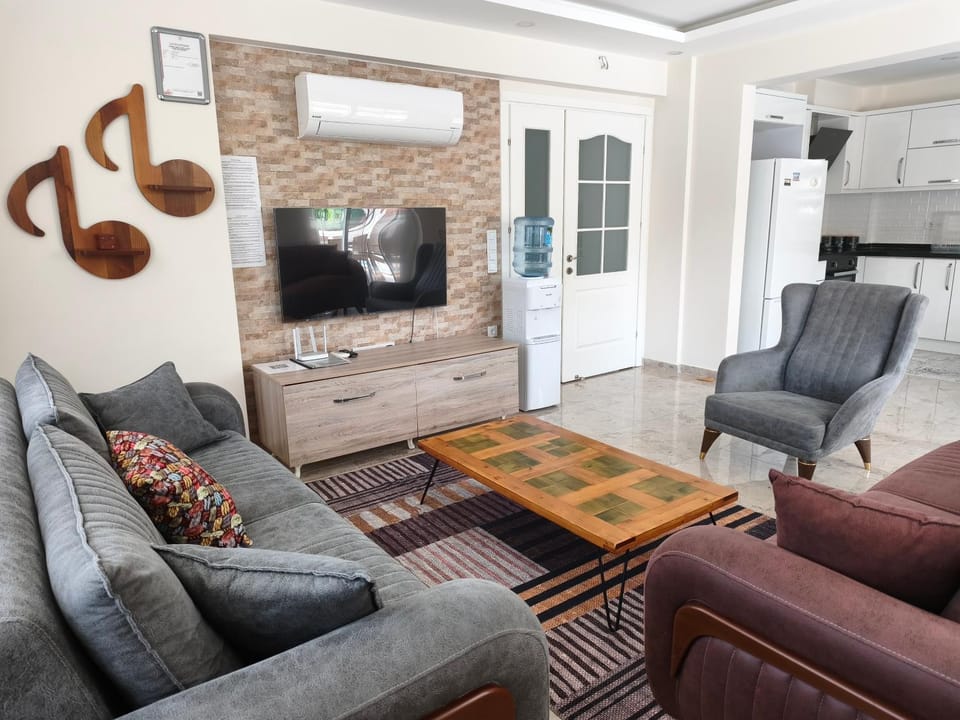 Communal lounge/ TV room, TV and multimedia, Living room