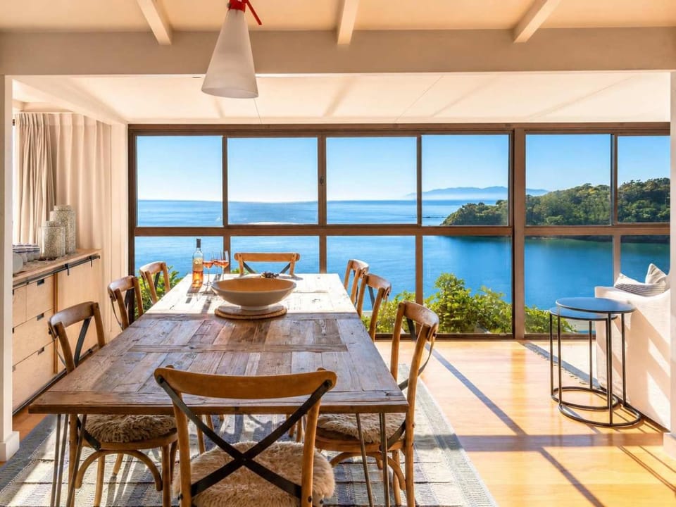 Clifftop Sanctuary - Stay Waiheke House in Auckland Region