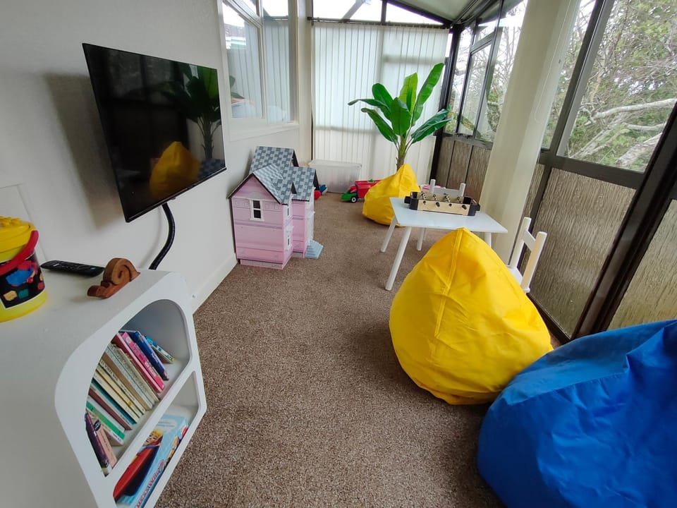 TV and multimedia, Seating area