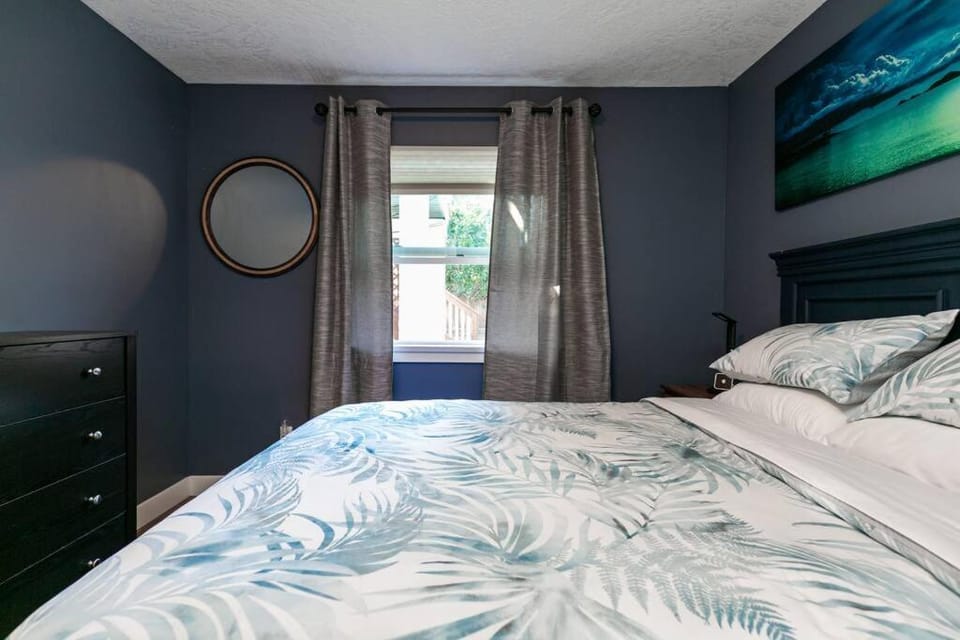 Great 1-bedroom Suite Near Downtown Langford Apartment in Vancouver Island