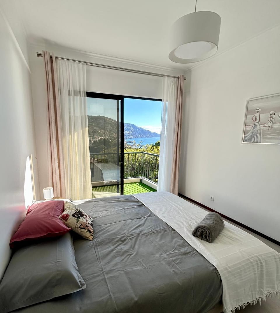Bed, Natural landscape, Bedroom, Mountain view, towels