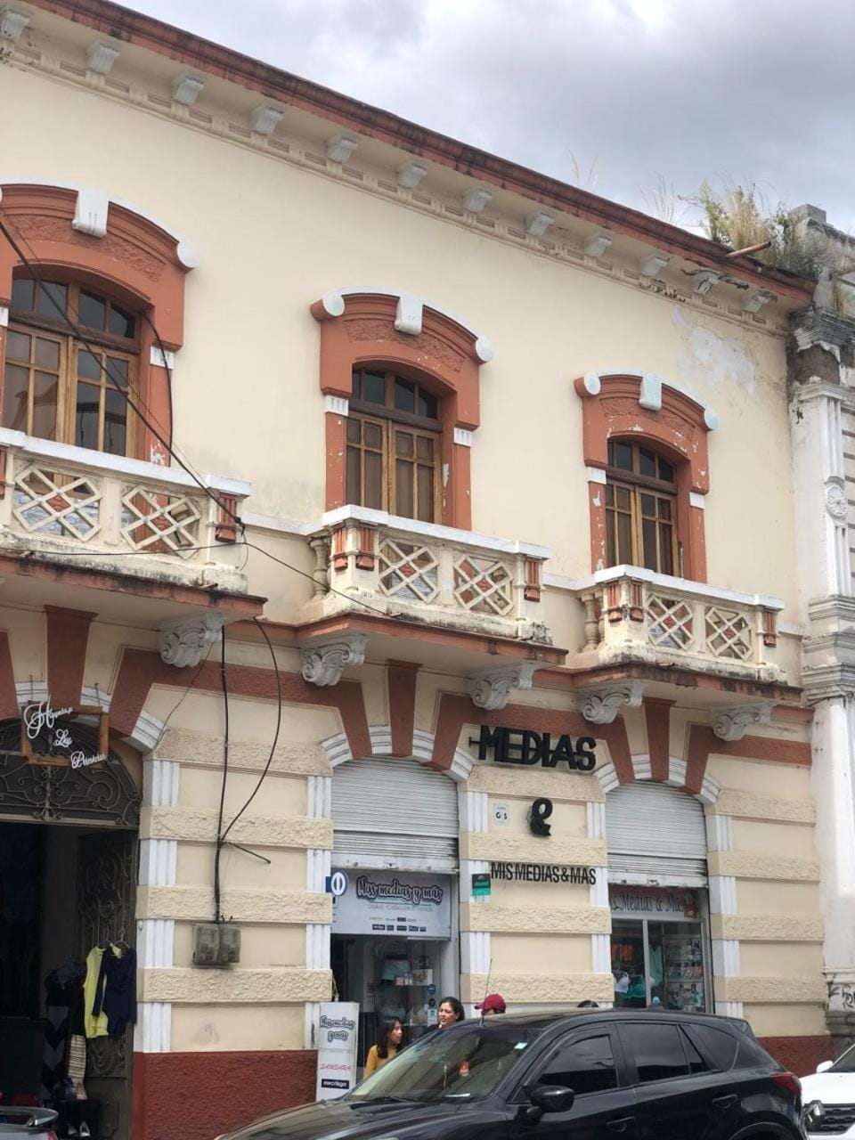 Facade/entrance