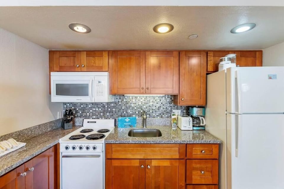 Royal Kahana 505- Amazing 5th floor Oceanview studio Apartment in Napili-Honokowai
