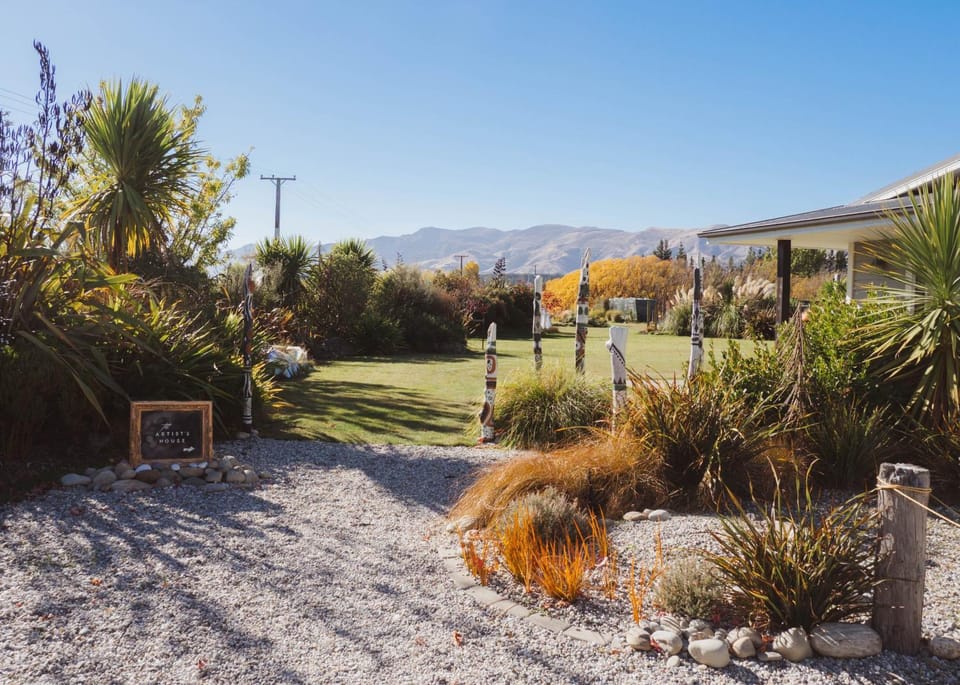 Facade/entrance, Natural landscape, Garden, Autumn, Garden view, Mountain view