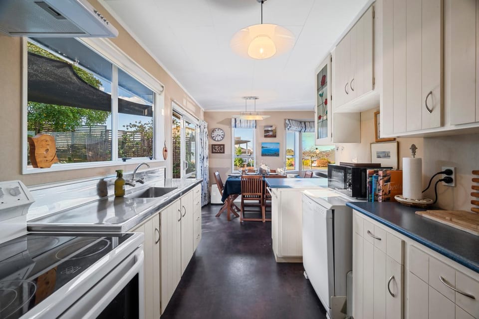 Kitchen or kitchenette, kitchen, kitchen