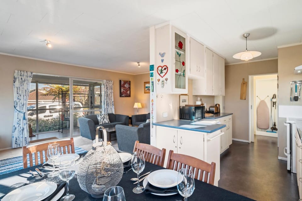 Kitchen or kitchenette, Living room, Dining area, Dinner, Dinner, kitchen, kitchen