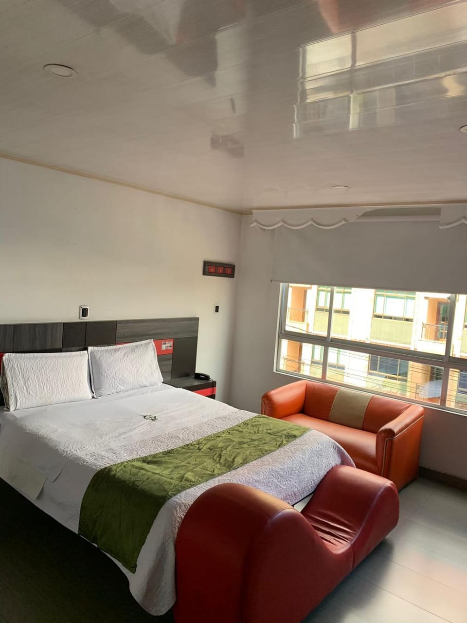 Hotel Planeta 3 Bed and Breakfast in Bogota
