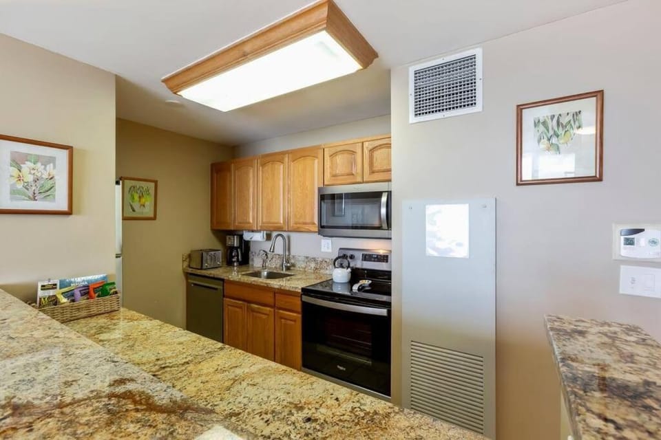 Sugar Beach Resort 534- Oceanfront with amazing views at Sugar Beach Resort Apartment in Maalaea