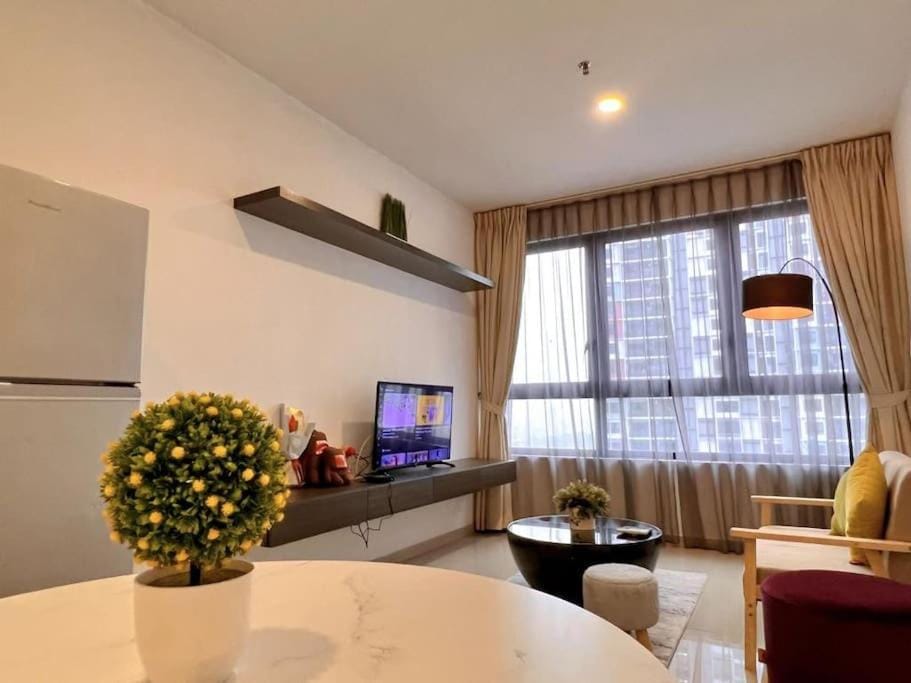 Communal lounge/ TV room, TV and multimedia, Living room, Photo of the whole room, Seating area, Evening entertainment, hair dresser
