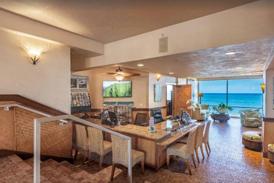 Royal Kahana 1009- Oceanfront unobstructed views from the 10th floor Apartment in Napili-Honokowai