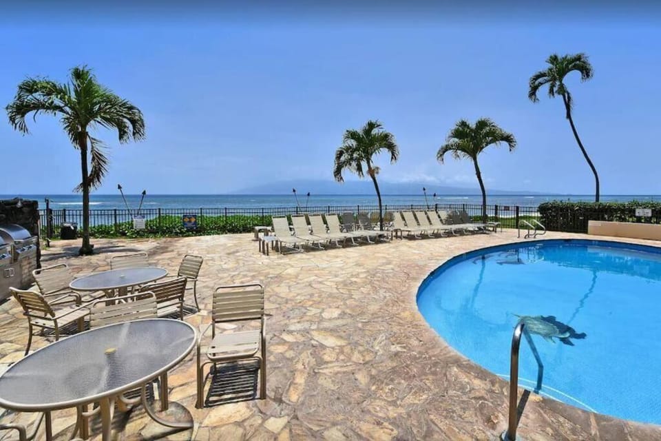 Hololani A404- Ocean views from every room, 2 bedroom condo Apartment in Kahana