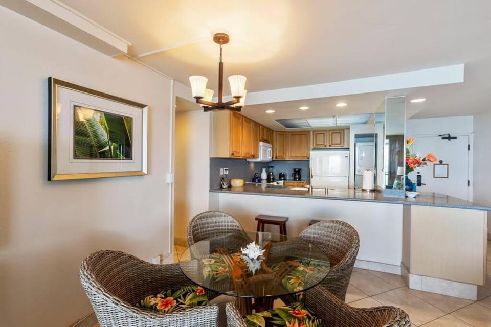 Hololani A404- Ocean views from every room, 2 bedroom condo Apartment in Kahana