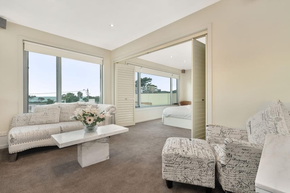 Bliss on the Bay - Upstairs and Games Room House in Melbourne
