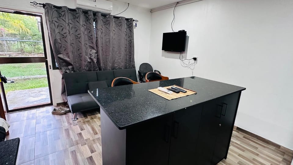 TV and multimedia, Seating area, Dining area