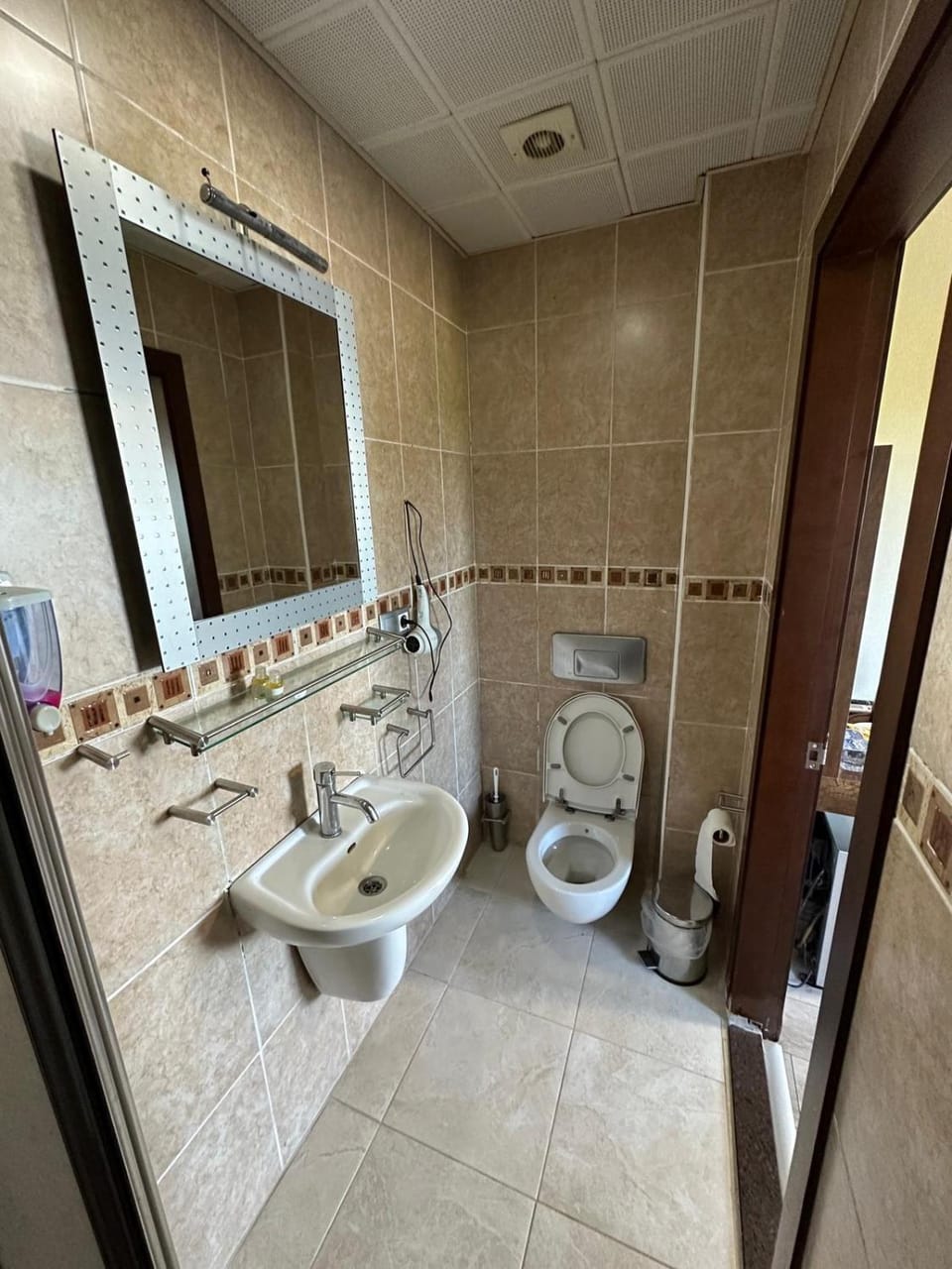Shower, Toilet, Bathroom, towels