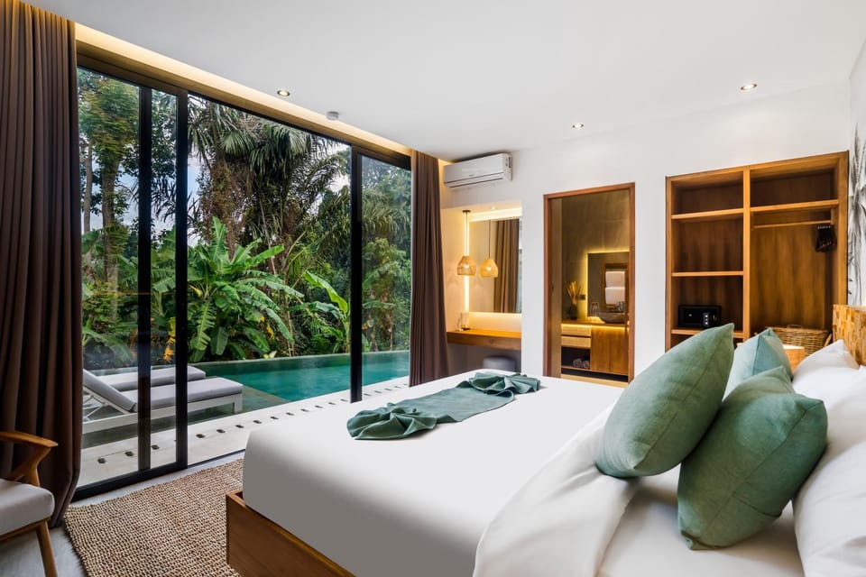 Bed, View (from property/room), Bedroom, Pool view, safe, air conditioner