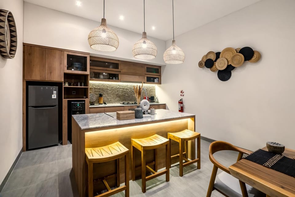 Coffee/tea facilities, Kitchen or kitchenette, oven, stove