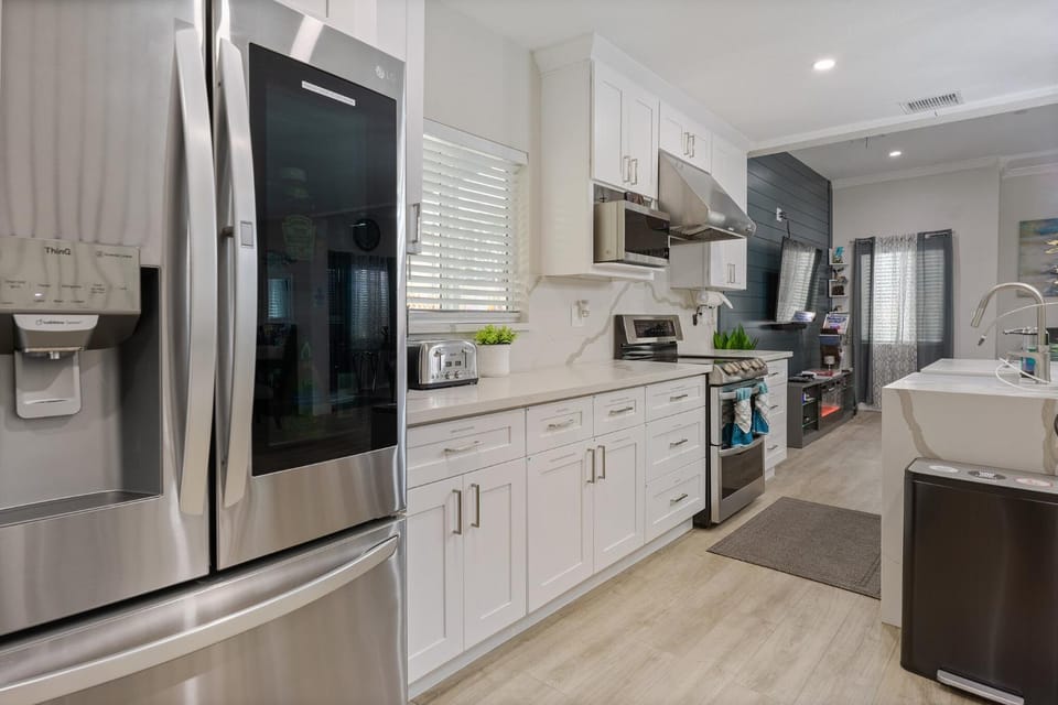 LA Home - FIFA Soccer, NBA Games, Universal Studios Apartment in Eagle Rock