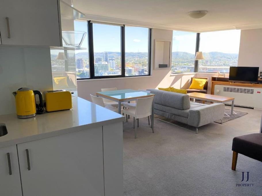 CBD 1BR Spectacular River View M20 Apartment in Brisbane City