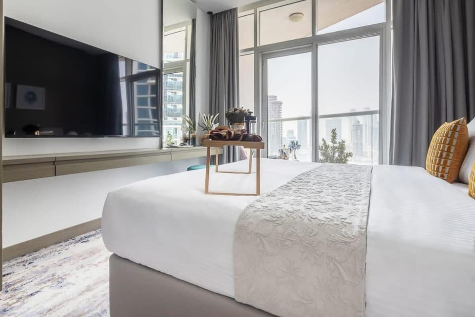Frank Porter - Damac Prive B Apartment in Dubai