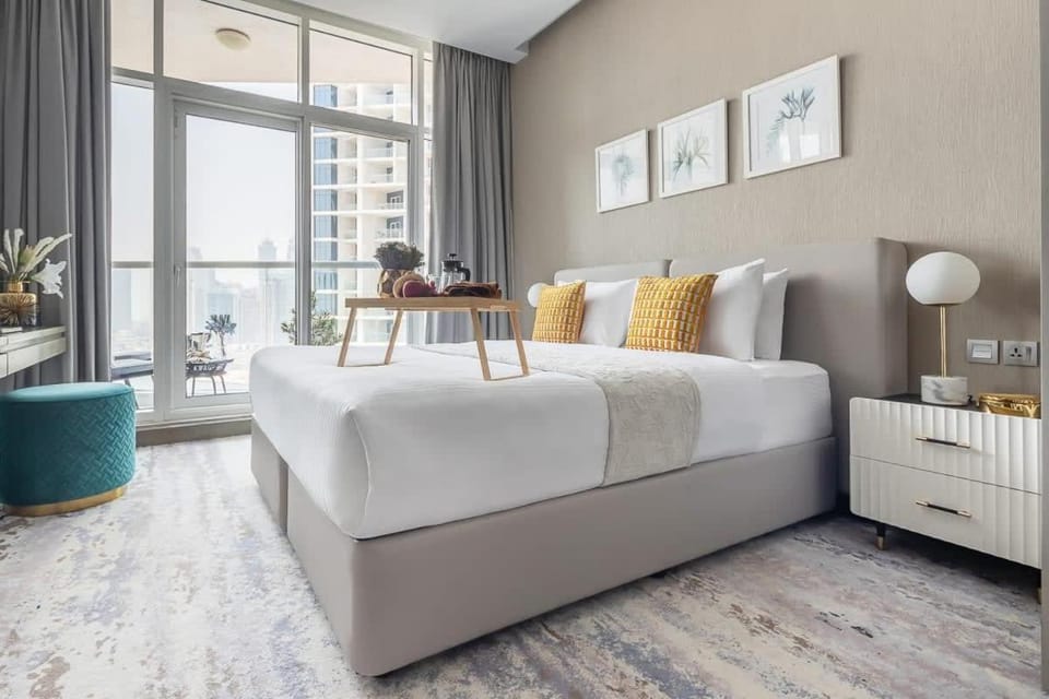 Frank Porter - Damac Prive B Apartment in Dubai