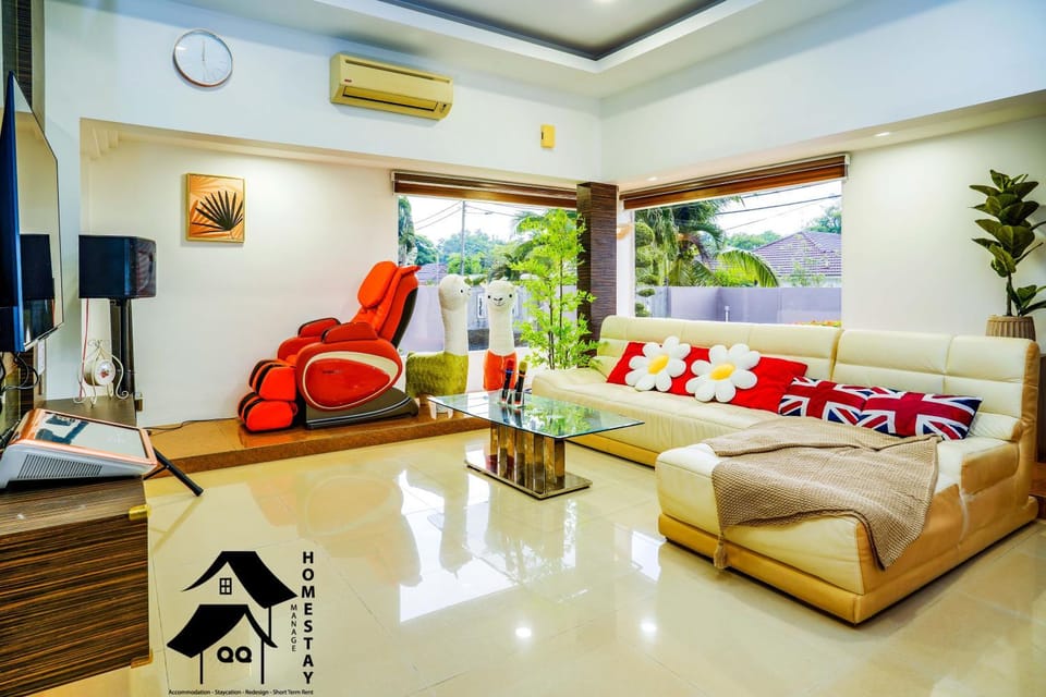 Communal lounge/ TV room, TV and multimedia, Living room, Seating area, Evening entertainment, air conditioner