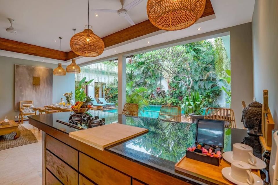 Kitchen or kitchenette, Pool view