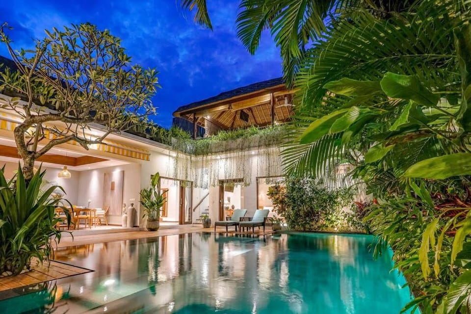 Property building, Garden, Swimming pool