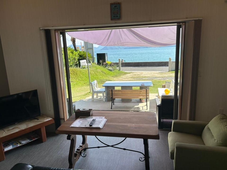 Living room, Dining area, pet friendly
