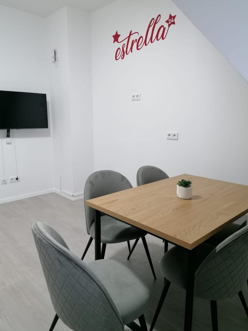 estrella24 LIVING ROOMS Chita Apartment in Herne