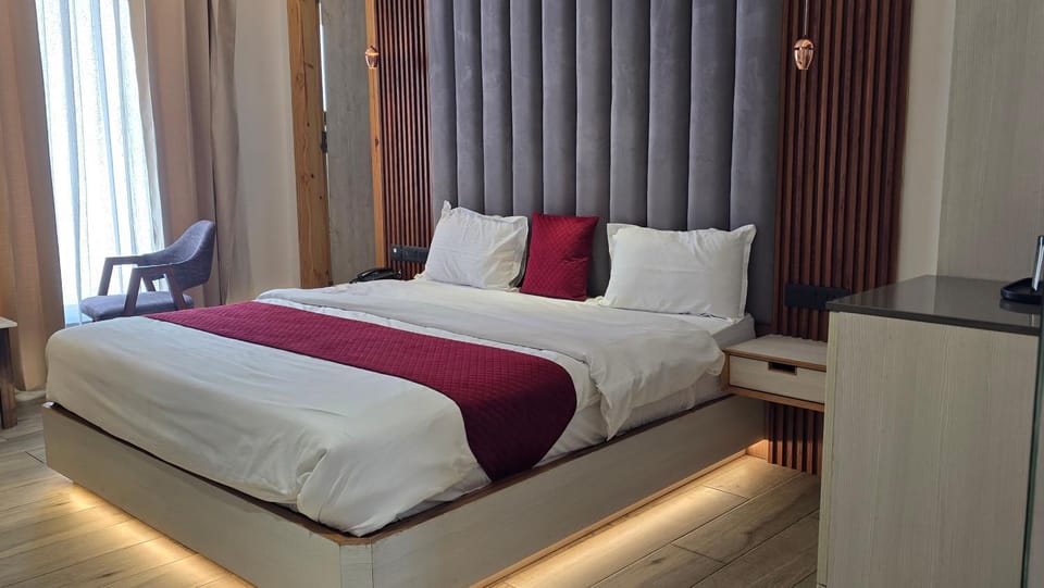 Bed, Photo of the whole room, Bedroom