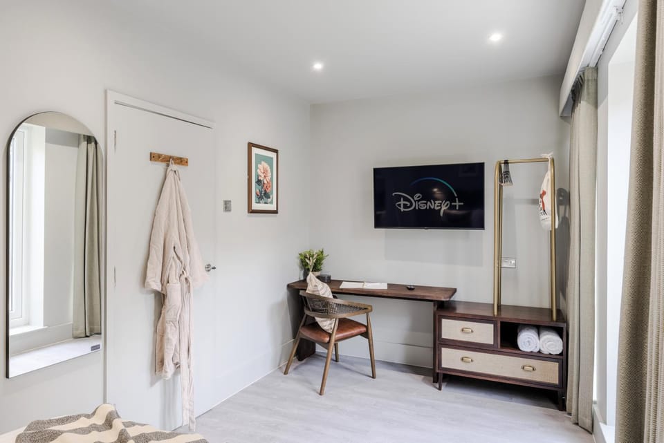 towels, wardrobe