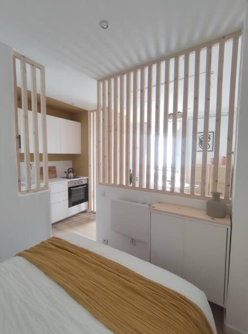 Kitchen or kitchenette, Bedroom