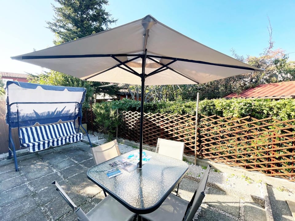 Patio, Garden, Dining area, Garden view