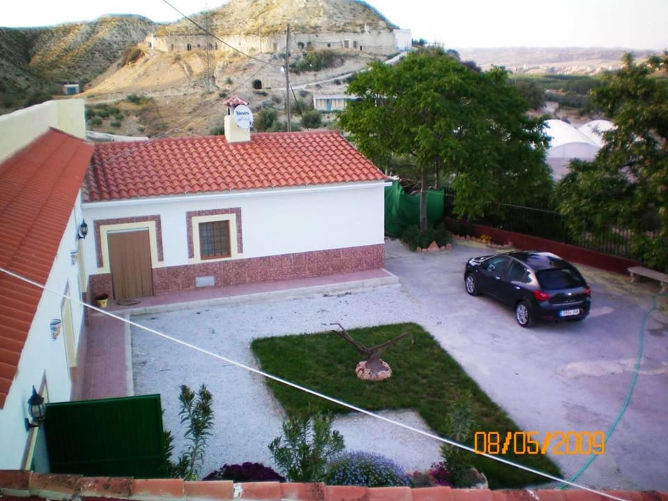 Facade/entrance, Parking