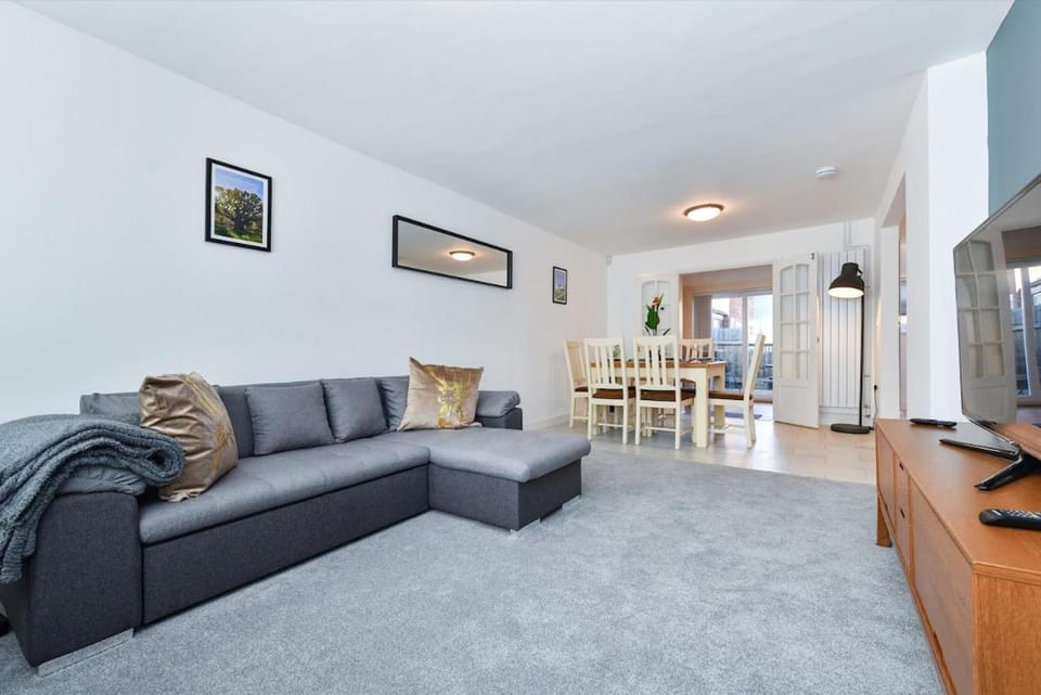 Morgan House- 4 Bed House, Near Nottingham Trent Uni Bed and Breakfast in Nottingham