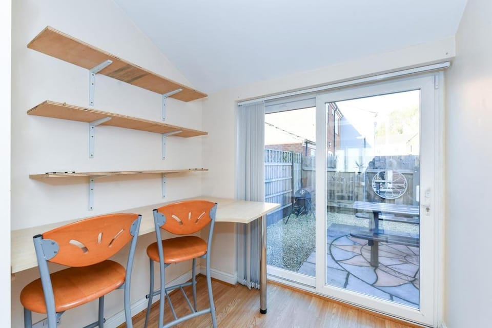 Morgan House- 4 Bed House, Near Nottingham Trent Uni Bed and Breakfast in Nottingham