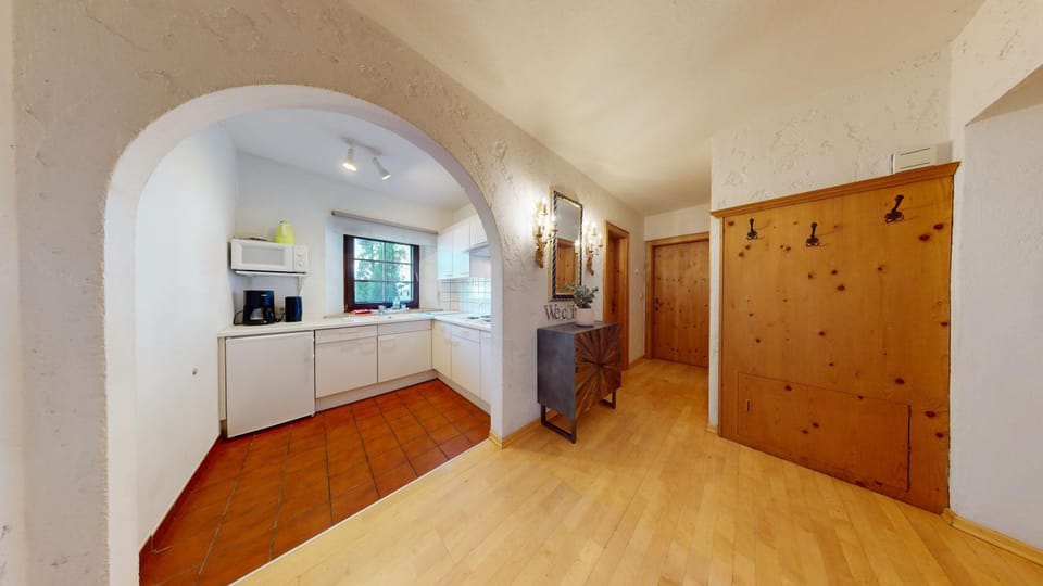 Kitchen or kitchenette, minibar, stove