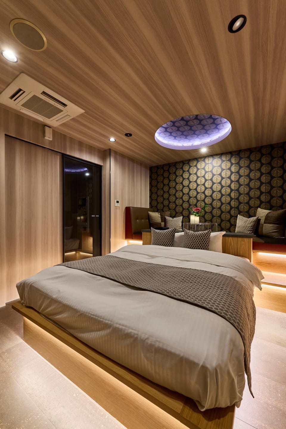 Bed, Living room, Photo of the whole room, Bedroom