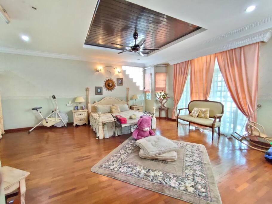The Bungalow Homestay with Private Pool by Cheta House in Kedah