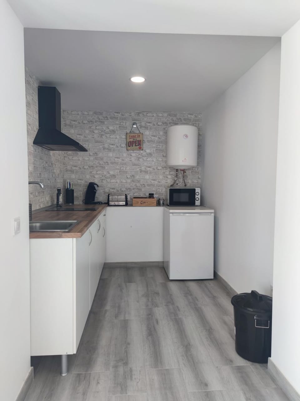Kitchen or kitchenette
