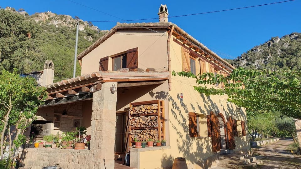 Property building, Natural landscape, Mountain view